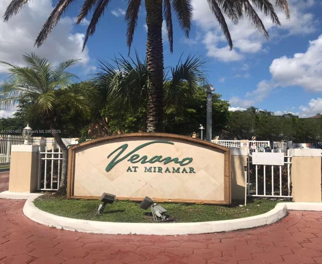 Foto principal - 2173 SW 80th Terrace