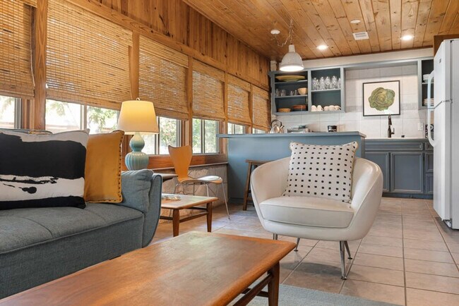Foto del edificio - 200 Woodcreek Dr
