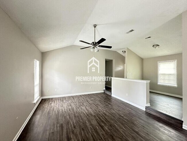 Foto del edificio - 7196 Countryside - Available NOW!