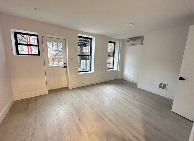Foto del edificio - 606 Willoughby Ave