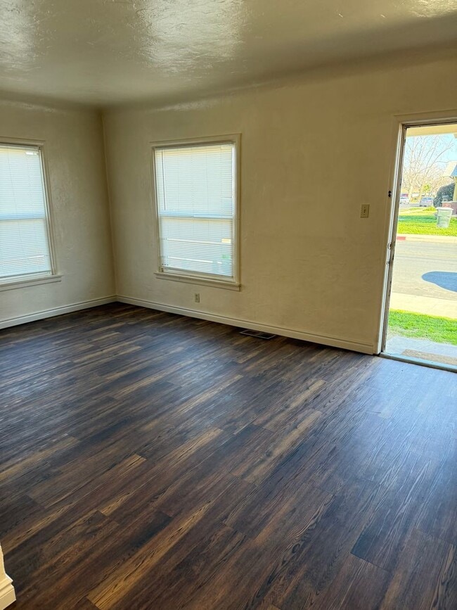 Building Photo - Charming 1 bedroom 1 bathroom