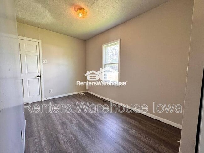 Building Photo - 4043 2nd Ave