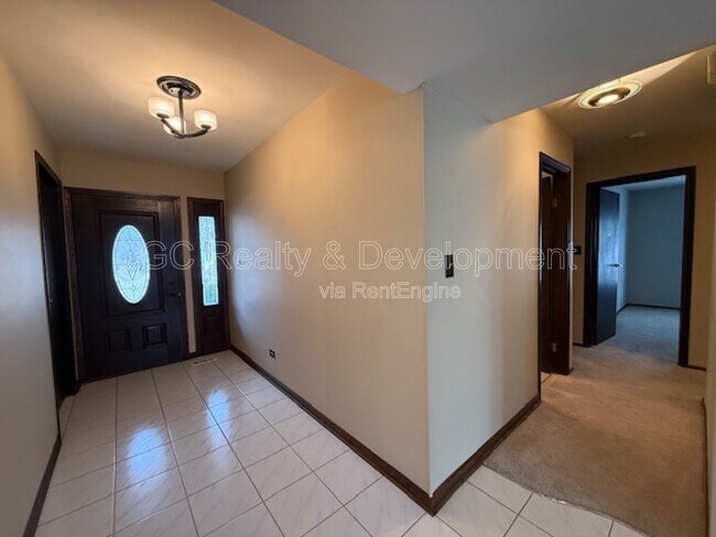 Foto del edificio - 810 W Lakeside Plaza