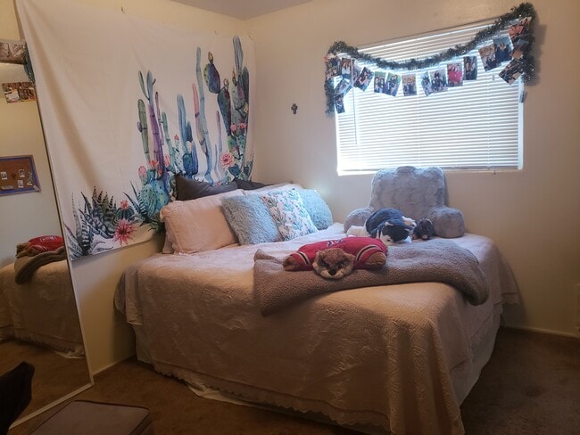 Foto del edificio - 1420 E Adams St