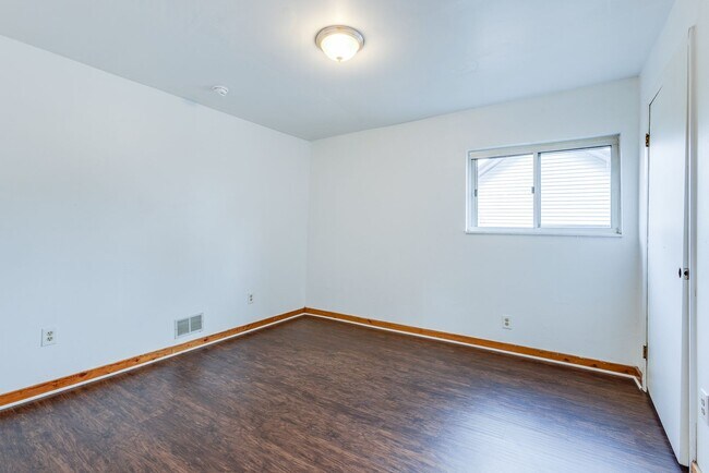 Building Photo - 438 Kathleen St