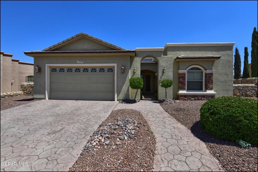 Foto principal - 7379 Black Mesa Dr