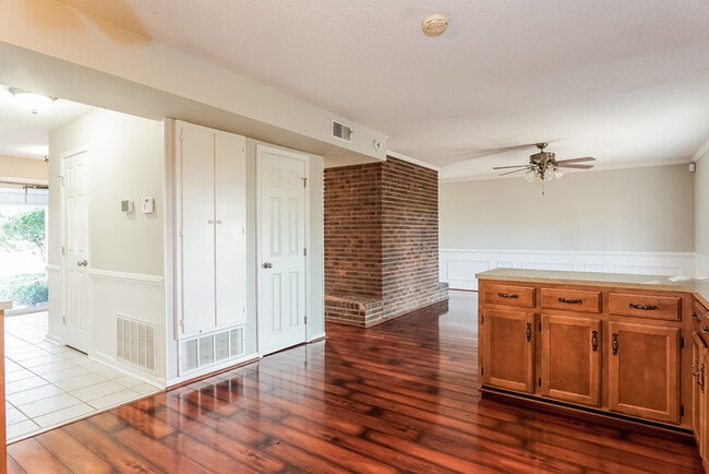 Building Photo - 7033 Brassie Bend