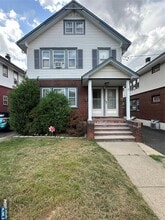 Building Photo - 15-44-44 Parmelee Ave
