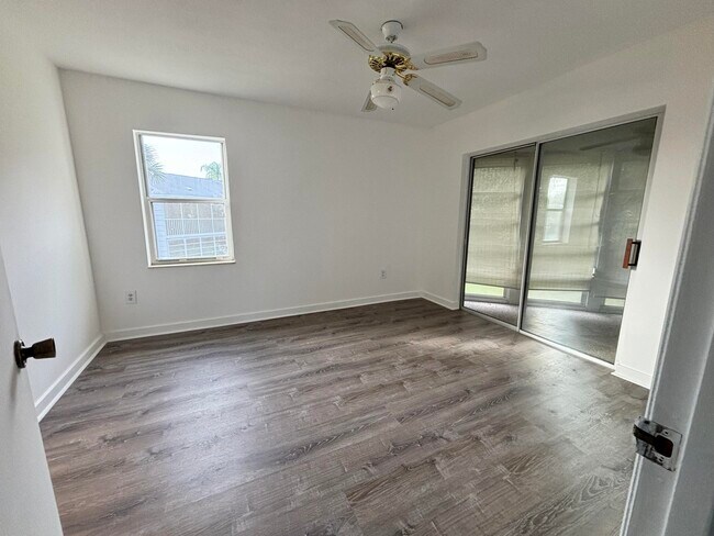 Building Photo - 3260 SE Aster Ln