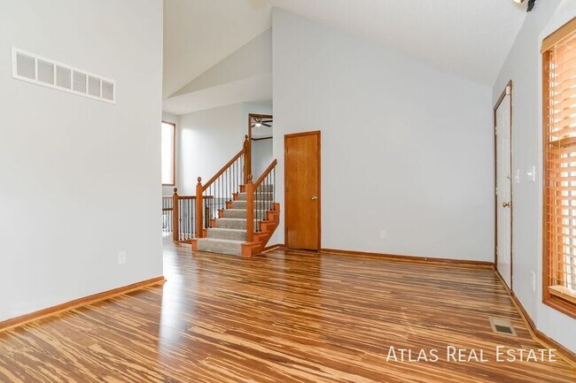Building Photo - 6438 Roundtree St