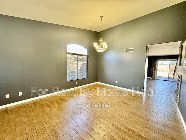 Building Photo - 21737 Kirkland Dr