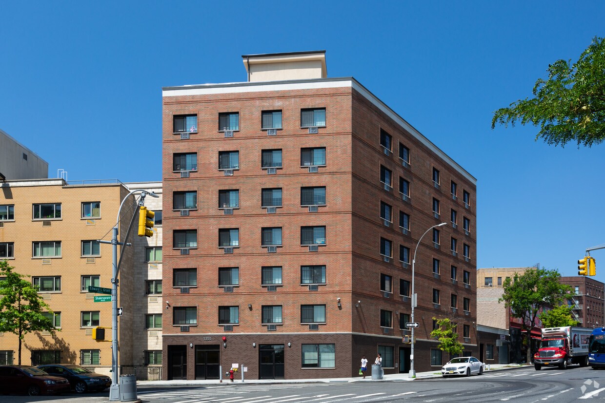 Foto principal - 1401 Edward L Grant Highway