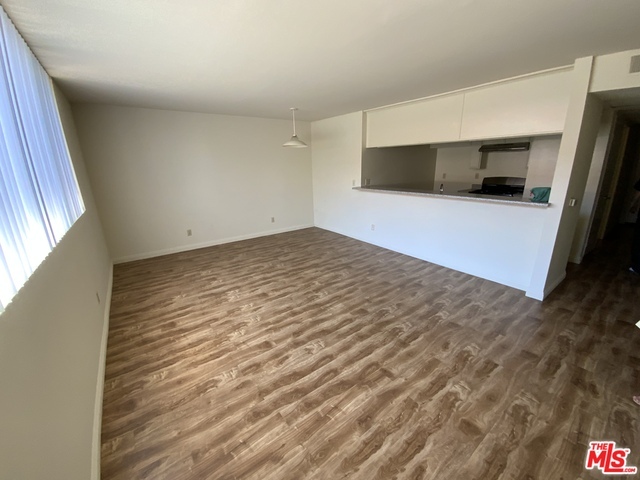 Foto del edificio - 3160 W 5th St