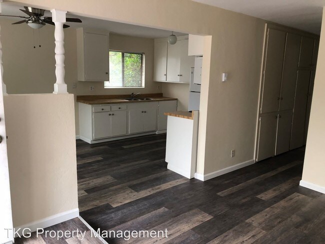 Building Photo - 2140 Associated Rd