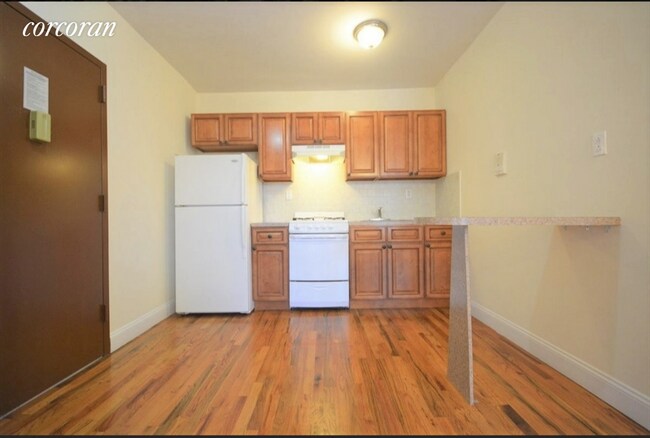 Building Photo - 581 Vanderbilt Ave