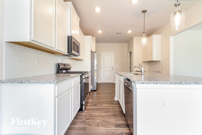 Building Photo - 806 Birchcrest Wy