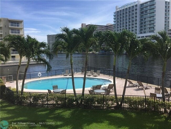 Pool on Intercoastal - 2881 NE 32nd St