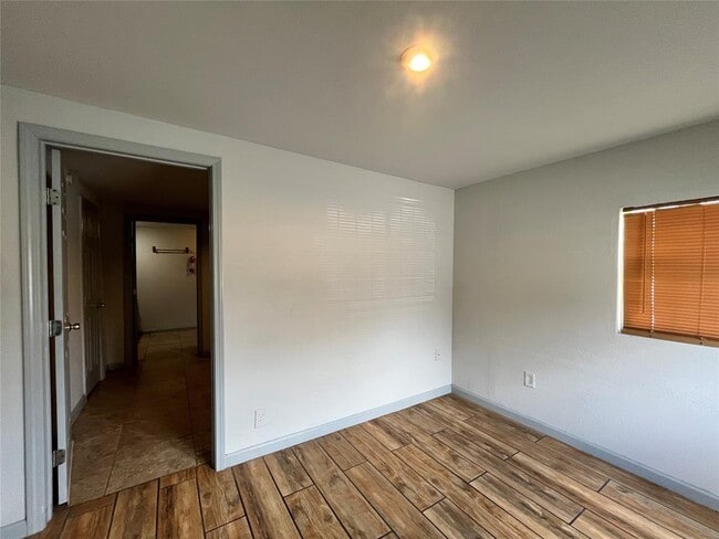 Building Photo - 2211 Schweikhardt St