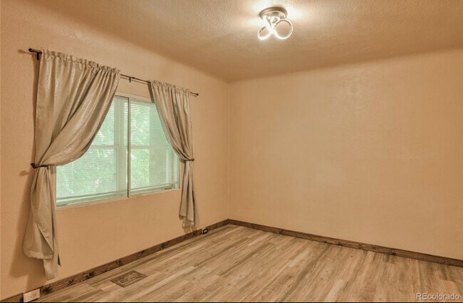 Foto del edificio - 24310 County Rd