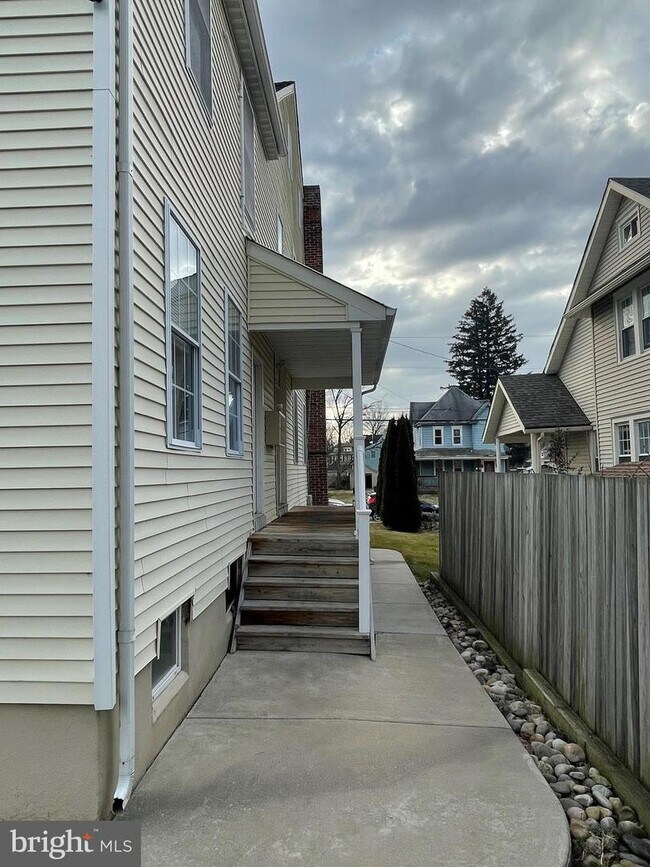 117 Chestnut St Unit B, Audubon, NJ 08106 Room for Rent in Audubon