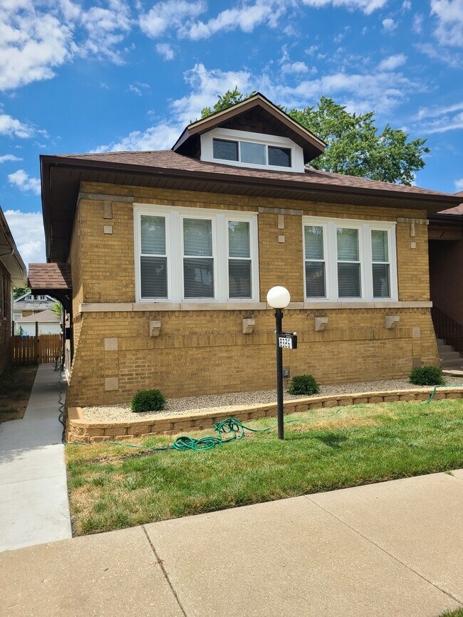 Building Photo - 8326 S Luella Ave