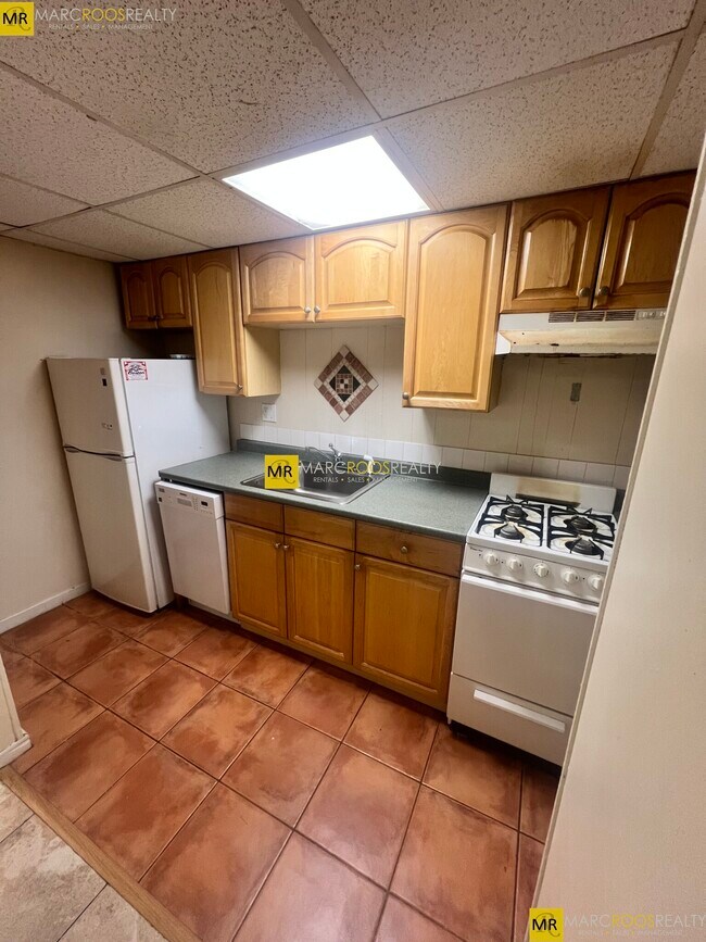 Foto del edificio - 16 Glenville Ave