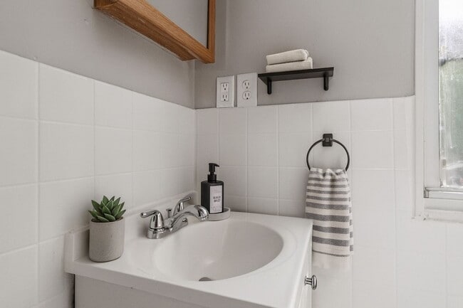 Foto del edificio - 5612 Utah St