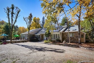 Building Photo - 356 Rossway Rd