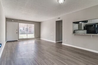 Interior Photo - The Park at River City