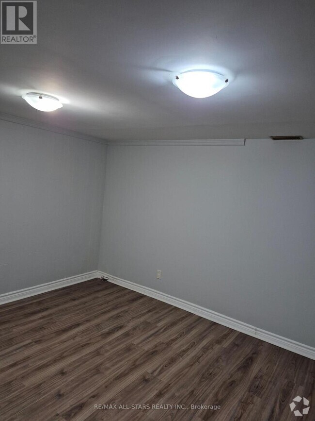 Building Photo - 10 Thornbeck Dr