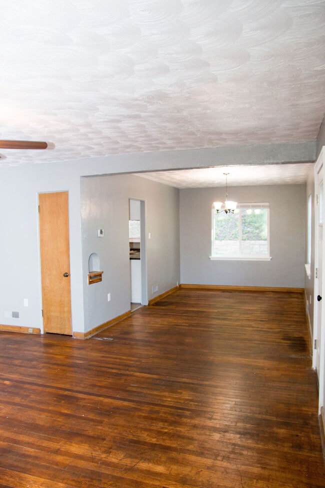 Building Photo - 1223 Greenbrier Rd
