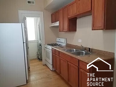 Building Photo - 2140 Clarence Ave