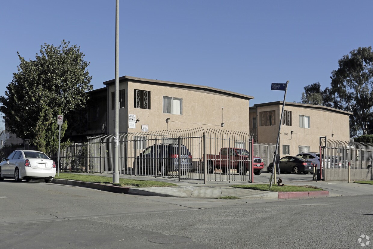 Primary Photo - 1351 W 227th St