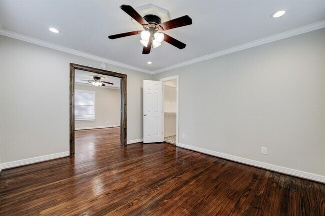 Building Photo - 411 Lindale St