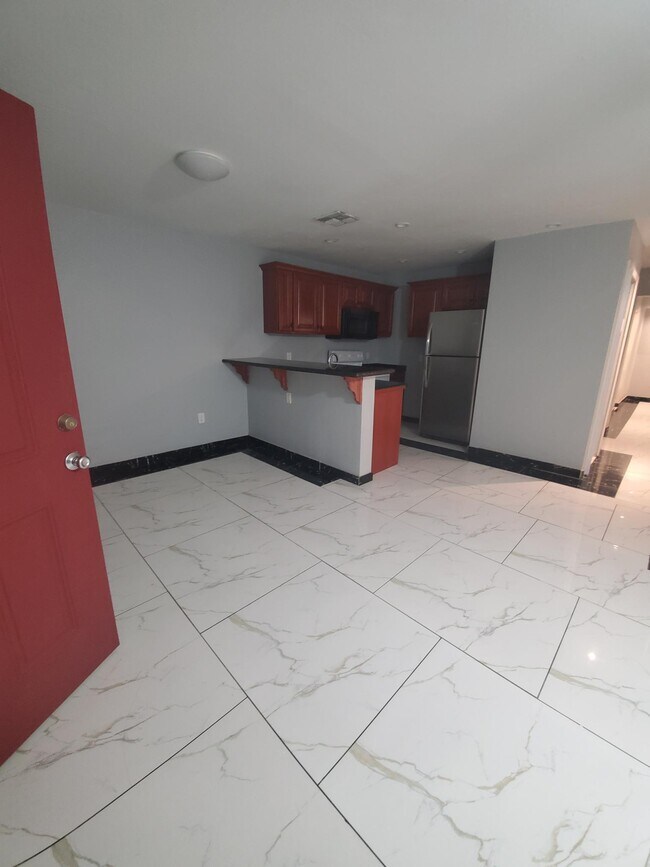 Building Photo - 511 E Roeser Rd