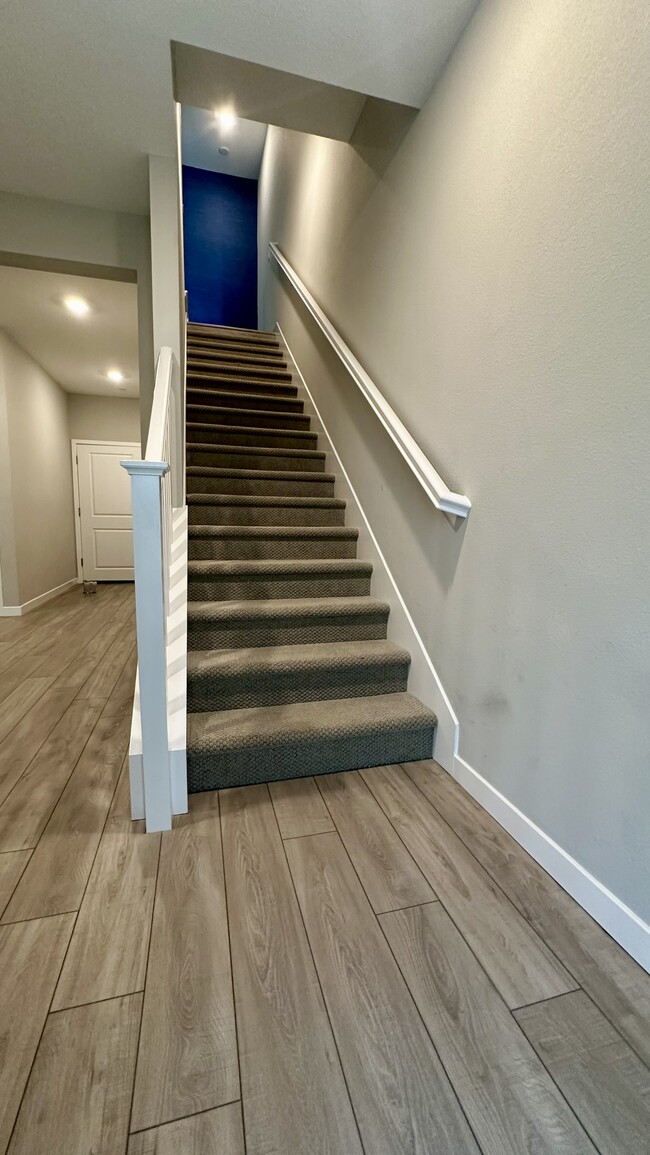 Building Photo - 6583 Vision Ct