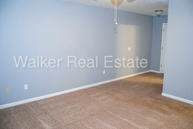 Building Photo - 14039 Howard Ln