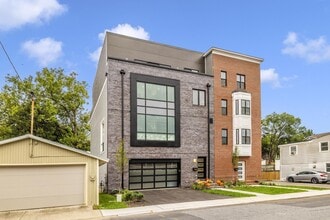 Building Photo - 204 Broadway St