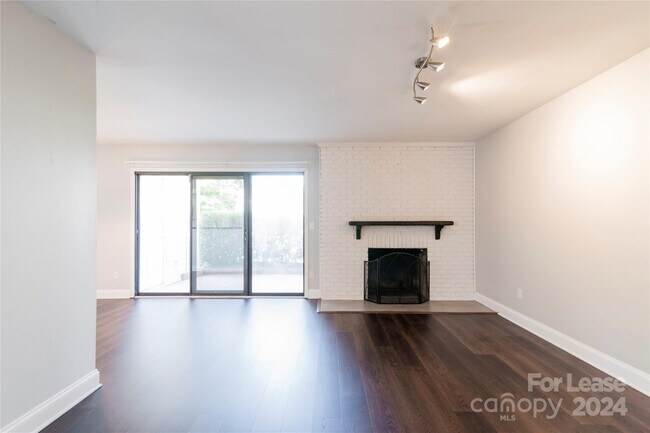 Foto del edificio - 7812 Renaissance Ct