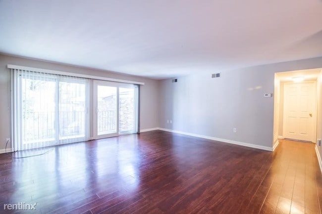 Building Photo - 2 br, 1.5 bath Condo - 3065 Alpine Terrace