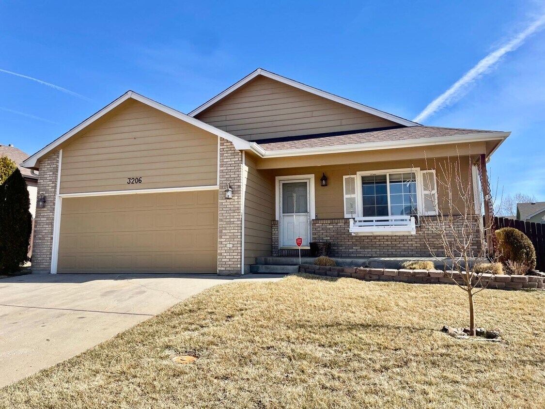 Primary Photo - Recently Updated 5-Bed, 3-Bath Home in Evans