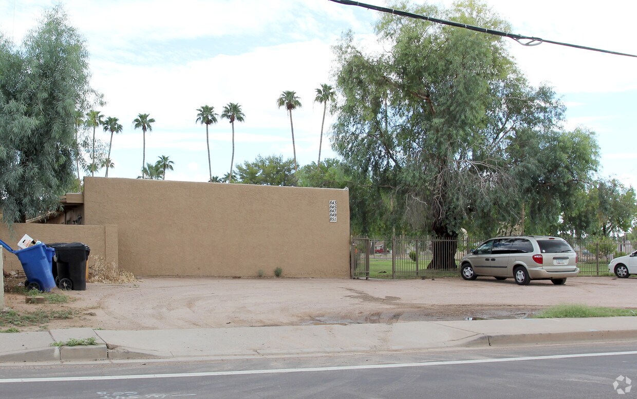 Building Photo - 843 N Mesa Dr