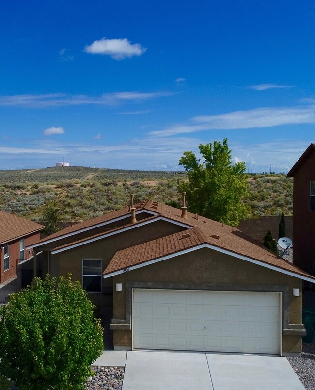 Building Photo - Prominent 3 Bedroom, 2 Bath Single Story Home In Rio Rancho!
