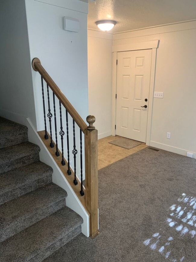 Building Photo - Beautiful 3 bedroom1.5 bath townhome in Price Utah