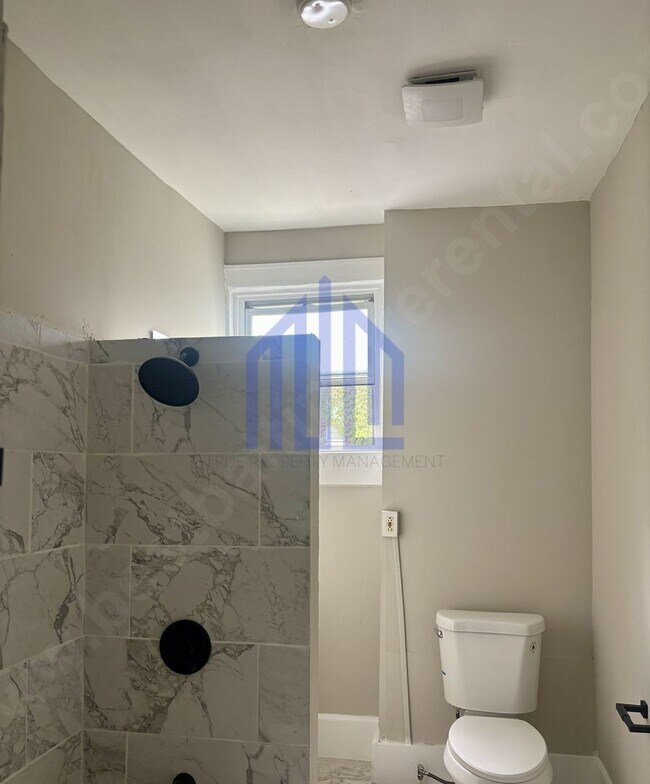 Foto del edificio - Coming Soon!!!!!! Spacious 4 Bedroom in West Baltimore