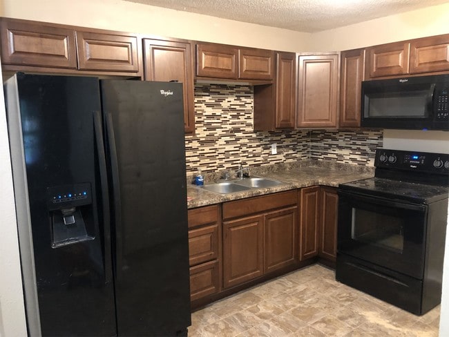 Building Photo - 1502 Arizona