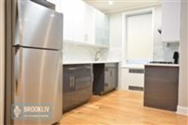 Foto principal - 710 Beverley Rd