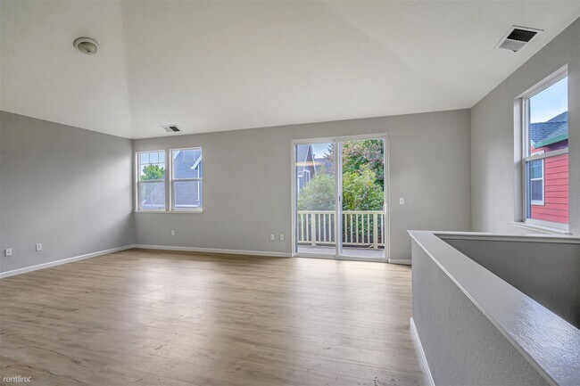 Building Photo - 1 br, 1 bath Duplex - 1467 Maple Avenue 1467