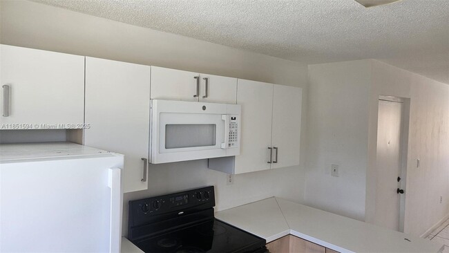 Building Photo - 2710 W 60th Pl
