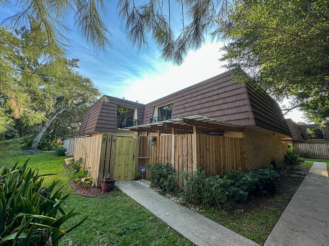 618 6th Ln, Palm Beach Gardens, FL 33418 Townhome Rentals in Palm
